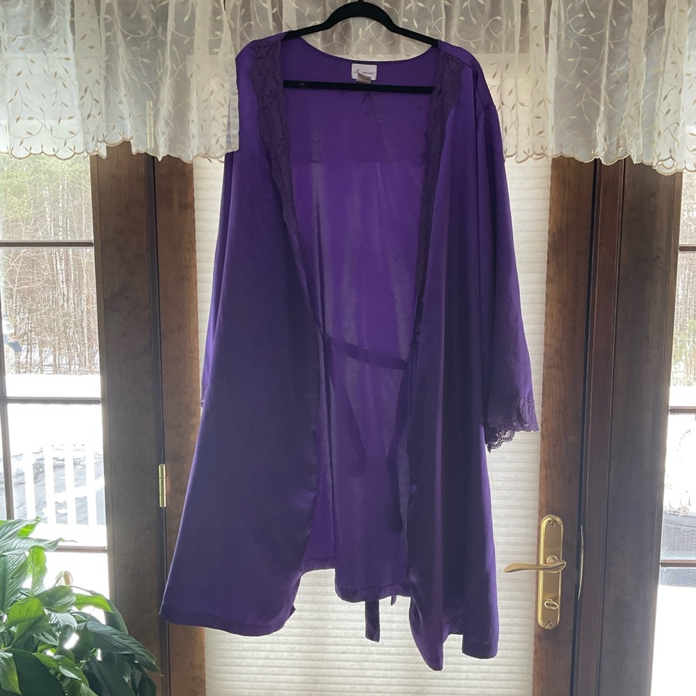 Pretty Purple Lace Trim Robe